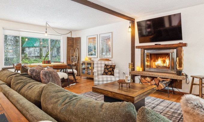 Packwood House | NEW! PackShack - Cozy Ski Cabin Mins from White Pass