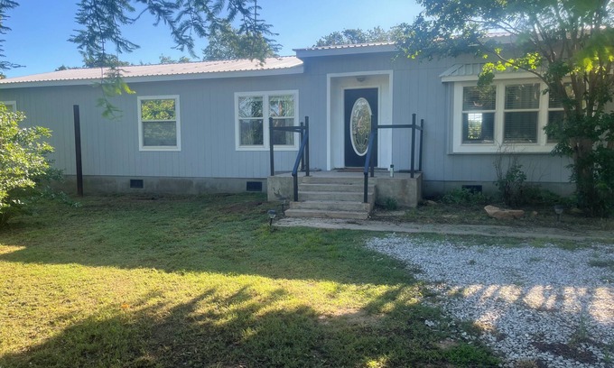 Gordonville House | *NEW* Quiet, Peaceful, Spacious on large acreage- Lake Murray