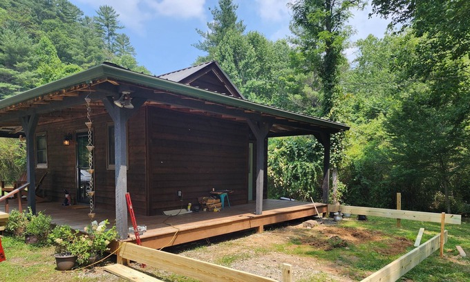 Clayton Cabin | New! Romantic Creekside Cabin! Outdoor Kitchen, Waterfall New listing discounts!
