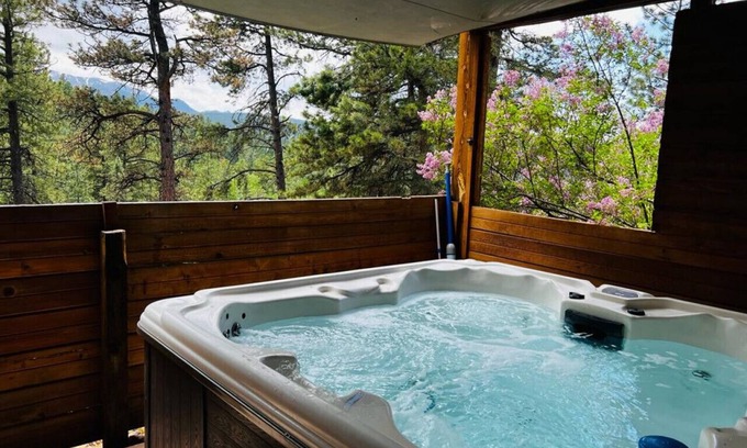 Woodland Park Apartment | NEW Sauna & Private Hot Tub Overlooking Pikes Peak