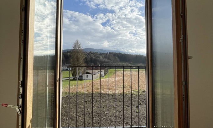 Teisendorf House | New semi-detached house with gallery, terrace and mountain views