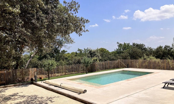 Piolenc Villa | New / Spacious villa with swimming pool, South of France on a hill