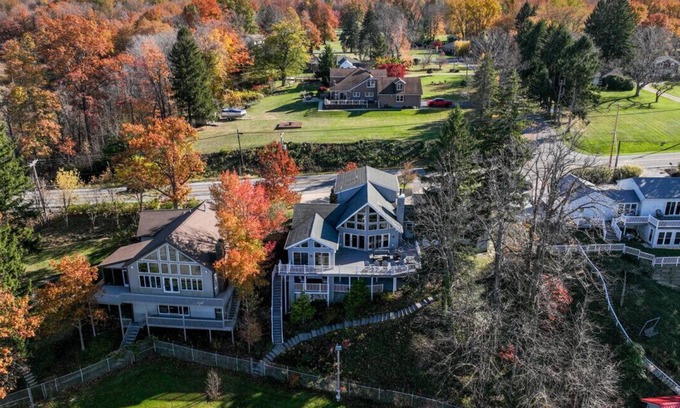 Ashtabula House | New! Stunning Geneva/Ashtabula Lakefront sleeps 16