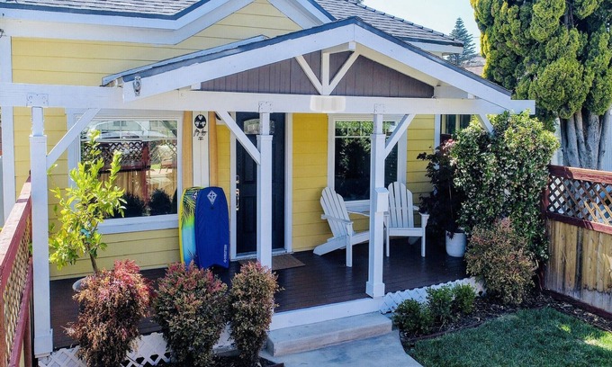 Ventura House | NEW Surfrider Bungalow - walk to downtown and the beach!