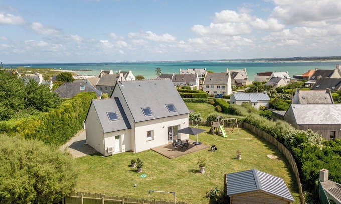 Plouneour-Brignogan-Plages House | New villa 100 m from the beach, 4 bedrooms, enclosed grounds.