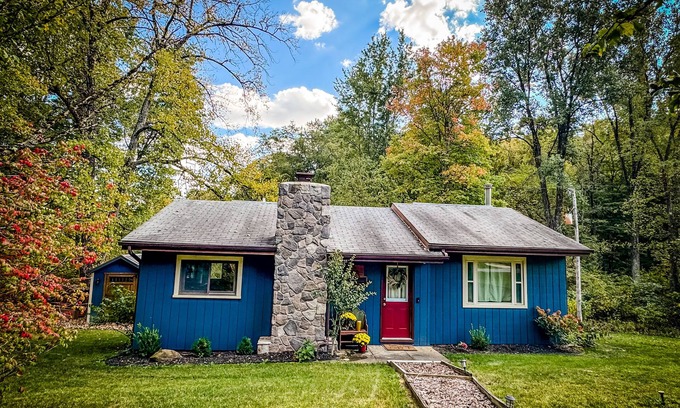 Rockbridge Cabin | —NEW—Woodsy Cottage. Easy access from Rt33 in the Hocking Hills Region