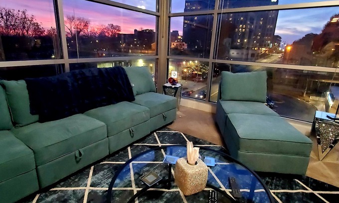 Home Park Apartment | New York Ave. Downtown