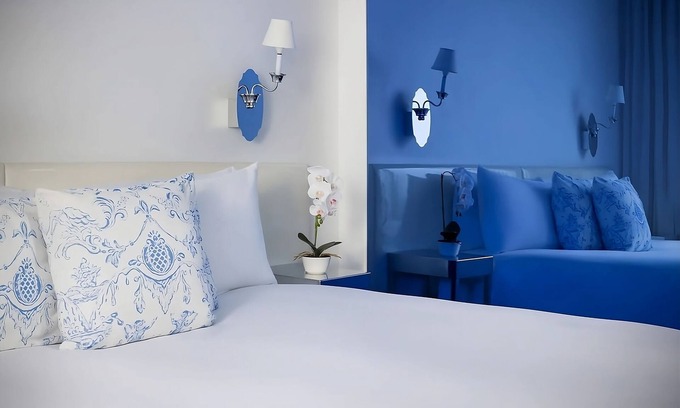 SoHo Hotel | New York Botanical Garden Tour! 2 Pet-friendly Suites with Living Room!