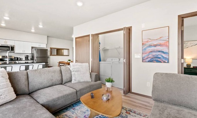 South Perry District Apartment | Newer 2 Bd 2 Bth Near Downtown and Perry District!