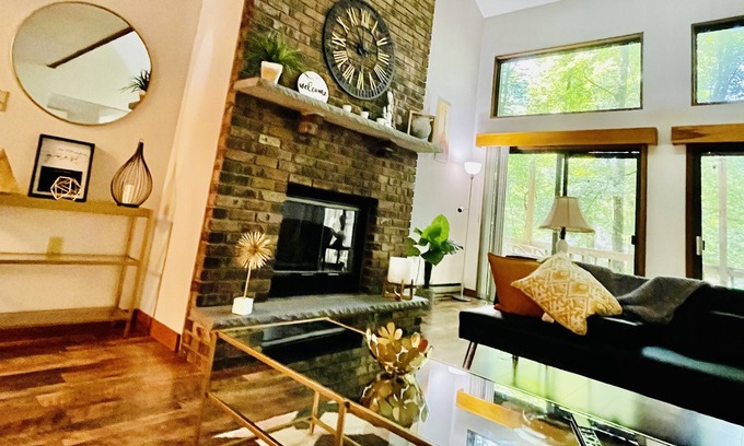 East Stroudsburg Cabin | Newly Furnished Home in Poconos 3bd 2bath