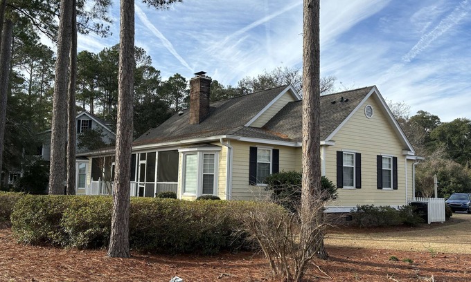 Murrells Inlet Cottage | Newly remodeled cottage in beautiful, gated, private country club community.