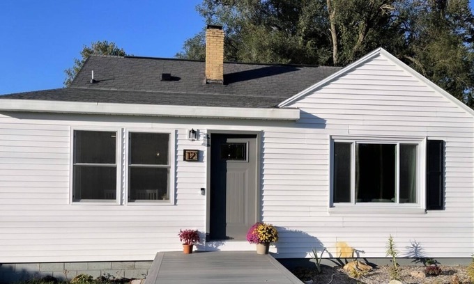 Roseland House | Newly Renovated 2 BR Home (8 min from ND Stadium)