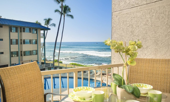 Historic Kailua Village Condo | Newly Renovated Ocean View Condo π³ Stunning Views From The Lanai! π
Kona Reef E-22