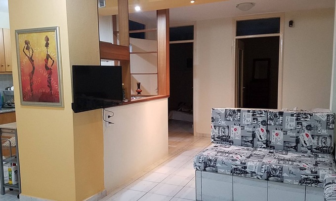 Koum Kapi Apartment | Newly renovated, quiet & spacious, 30 second walk to beach, 7 min to old town