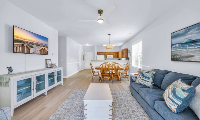 North Myrtle Beach Condo | Newly Updated Condo for Beach Pool and Golf Lovers