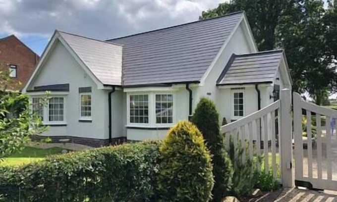 Elvaston House | Newton Lodge