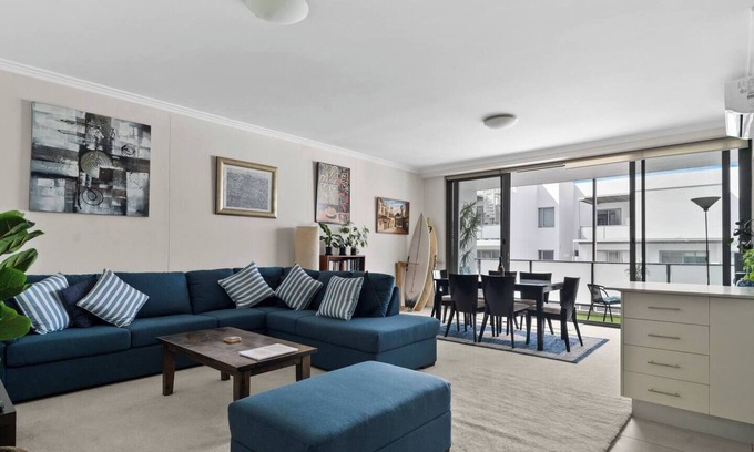 St Peters Apartment | Newtown Outlook Vibrant Parkside Retreat near CBD
