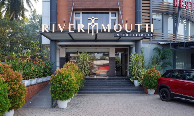 Azhinjilam Hotel | Nexstay Rivermouth International