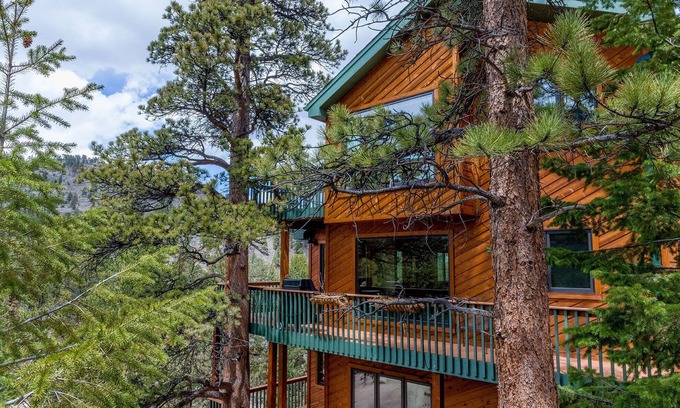 Aspen Brook House | Next to Rocky Mtn Natl Pk Luxury Vacation Home Views & River Spotless [Specials]