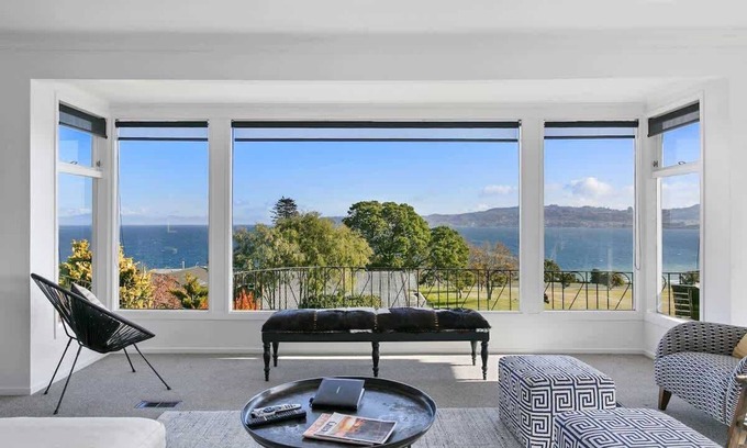 Hilltop House | Ngauruhoe House with Stunning Views