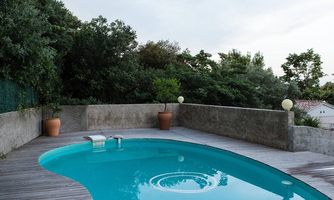 Santa Cruz Apartment | Nice 2 room swimming pool in Nîmes