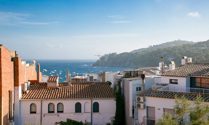 Calella de Palafrugell Apartment | Nice apartment, 100 m from the beach, with a fantastic terrace and sea view