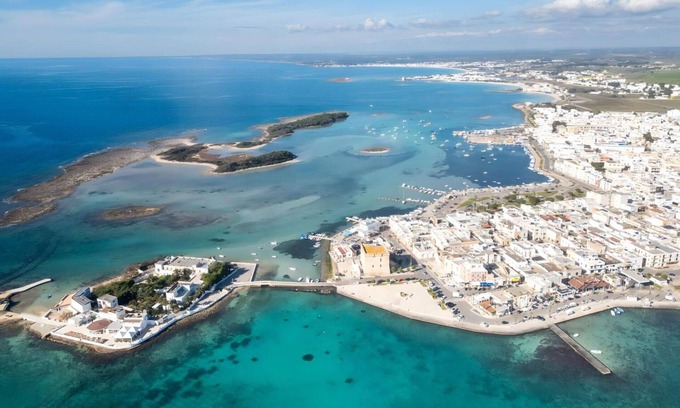Torre Specchia Ruggeri Apartment | Nice apartment for 4 guests with WIFI, TV, pets allowed and parking, close to Otranto