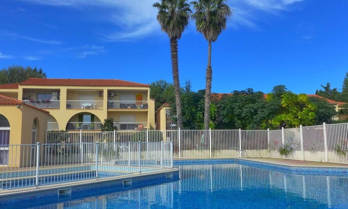 Les Hauts de Canet Apartment | Nice apartment for 4 guests with pool, WIFI, A/C, TV, terrace and pets allowed