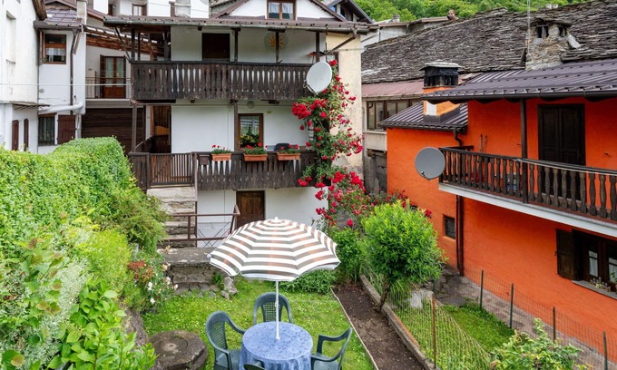 Calasca-Castiglione Apartment | Nice apartment for 5 guests with WIFI, TV, balcony and pets allowed