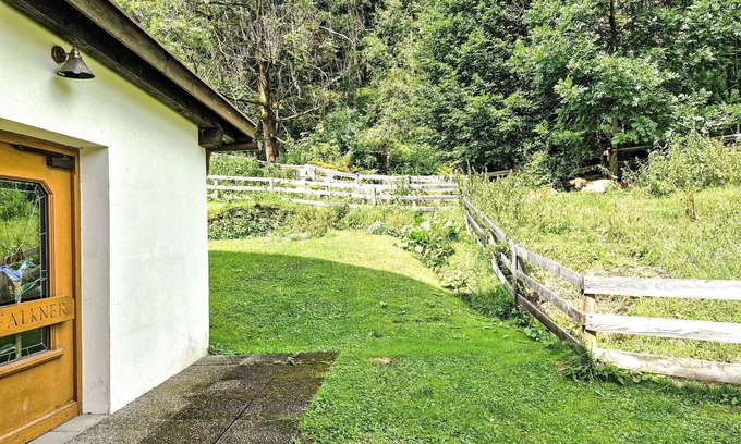 Runhof Apartment | Nice apartment for 3 people with WIFI, pool, TV, balcony and pets allowed