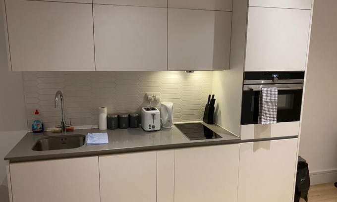 Loxford Apartment | Nice Apartment Close to Ilford Station , NETFLIX AND WI-FI FREE