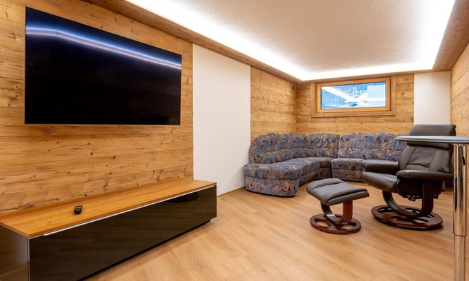 Saas Almagell Apartment | Nice apartment for 6 guests with hot tub, WIFI, TV and balcony
