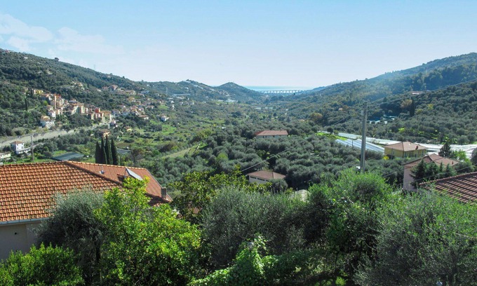 Dolcedo Apartment | Nice apartment for 10 people with WIFI, private pool, TV and patio