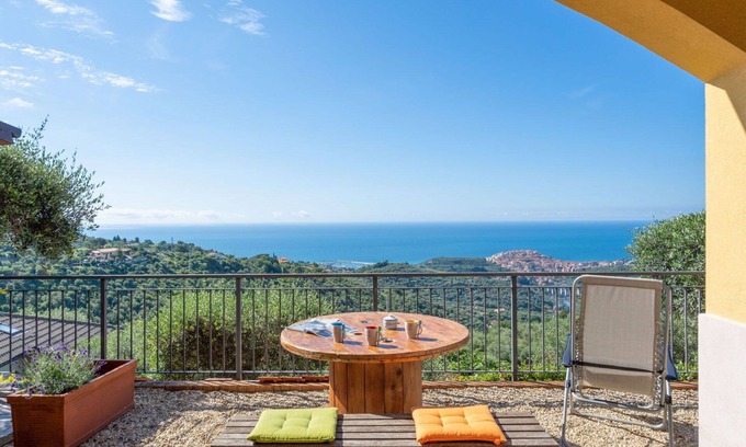 Artallo Apartment | Nice apartment for 4 guests with WIFI, A/C, TV and patio