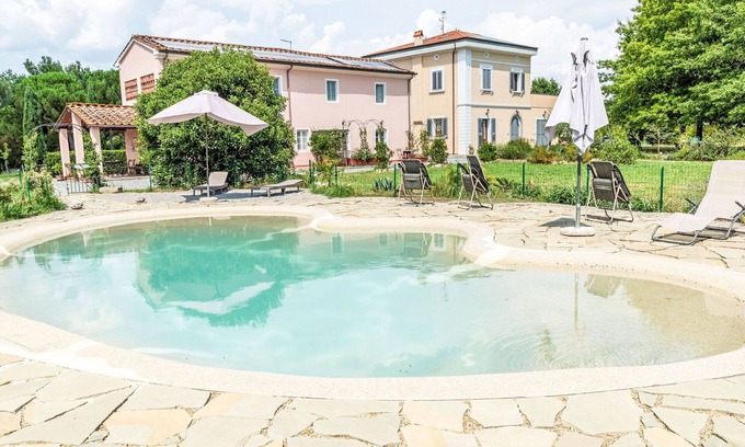 Fucecchio Apartment | Nice apartment for 4 people with pool, WIFI, A/C, patio and pets allowed