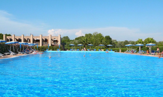 Tirrenia Apartment | Nice apartment for 4 people with pool, WIFI, A/C, TV, terrace and pets allowed