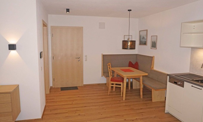 Schnann Apartment | Nice apartment for 4 people with WIFI and TV