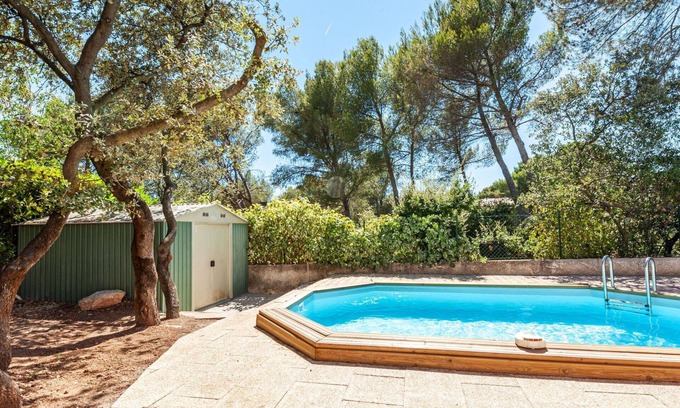 Lambesc Apartment | Nice apartment for 4 people with WIFI, pool, TV, patio and pets allowed