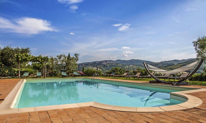 Allerona Apartment | Nice apartment for 6 people with WIFI, pool, TV, patio, pets allowed and panoramic view