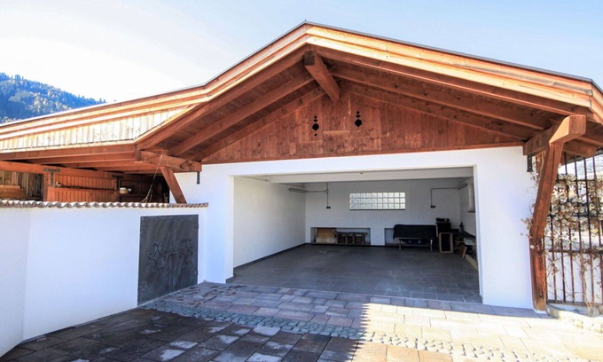 Axams Apartment | Nice apartment for 7 guests with WIFI, TV, balcony, pets allowed and panoramic view