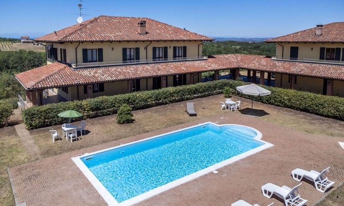 Mombaruzzo Apartment | Nice apartment for 12 people with WIFI, pool, TV, balcony and pets allowed