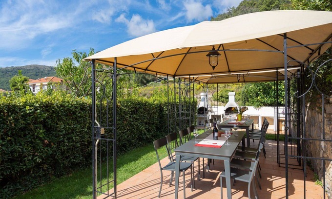 Pietrabruna Apartment | Nice apartment for 6 people with pool, WIFI, TV, patio and panoramic view
