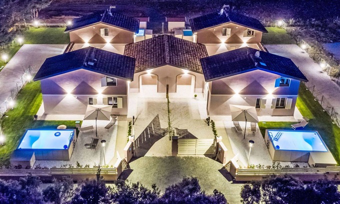 Cecina Apartment | Nice apartment for 7 people with WIFI, private pool, A/C, TV, terrace and pets allowed