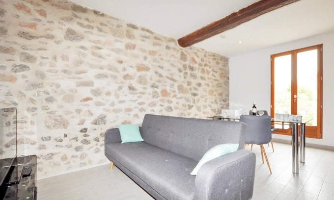 Capendu Apartment | Nice apartment in Capendu with kitchen