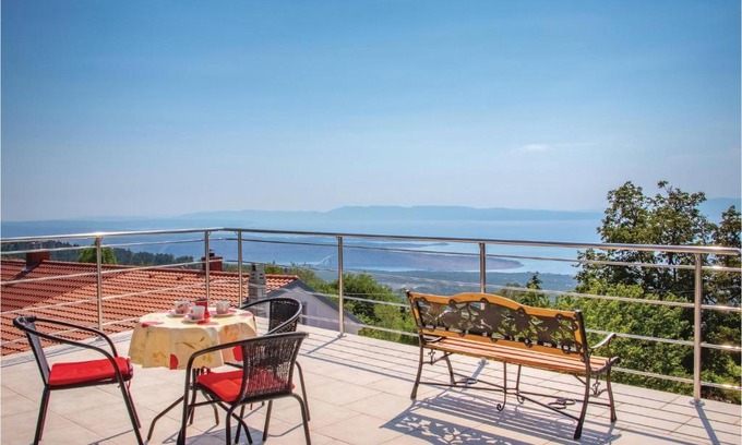 Hreljin Apartment | Nice apartment in Hreljin with Jacuzzi and WiFi
