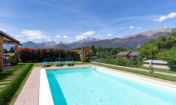 Colico Piano House | Nice apartment in villa for 6 guests with WIFI, pool, TV, terrace and parking