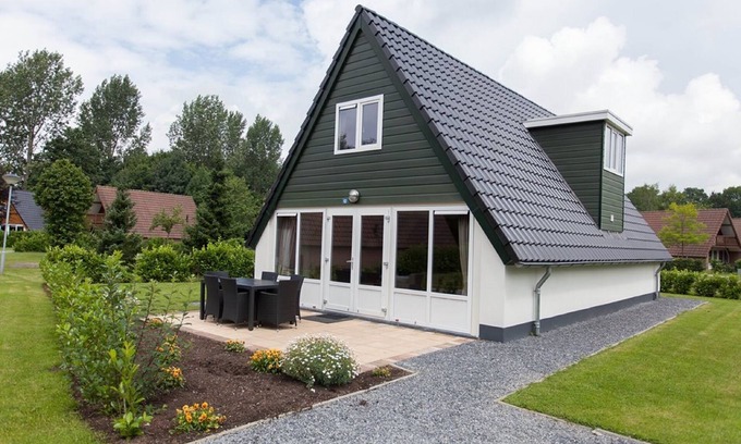 Susteren House | Nice bungalow in a holiday park near Maastricht