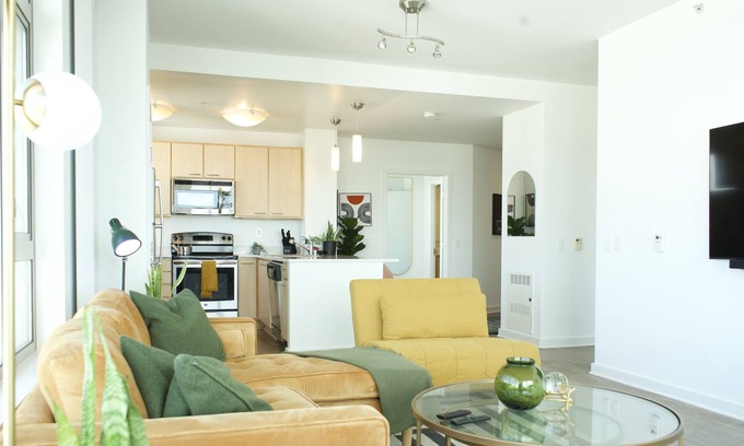 Downtown Oakland Apartment | Nice, clean and light-filled two bedroom apartment