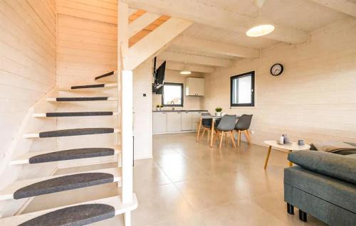Wrzosowo House | Nice Home In Dziwnówek With Wifi
