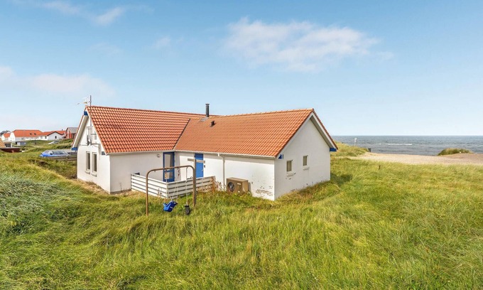 Lild Strand House | Nice home in Frøstrup with kitchen